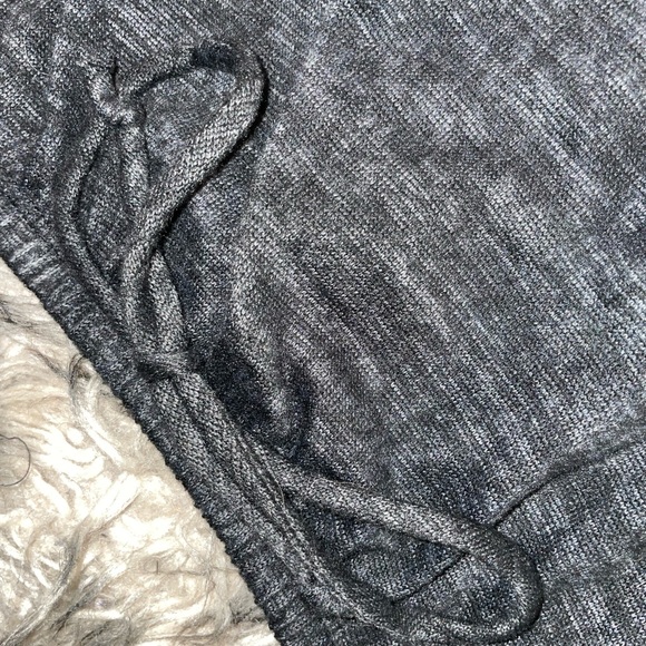 NWOT GORGEOUS SEQUENCE LIPS TOP - Picture 7 of 8